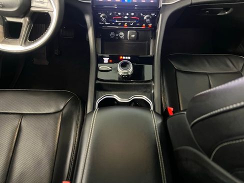 Used 2024 Jeep Grand Cherokee L Limited w/ Luxury Tech Group II image 16