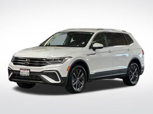 Certified 2022 Volkswagen Tiguan SE image 10
