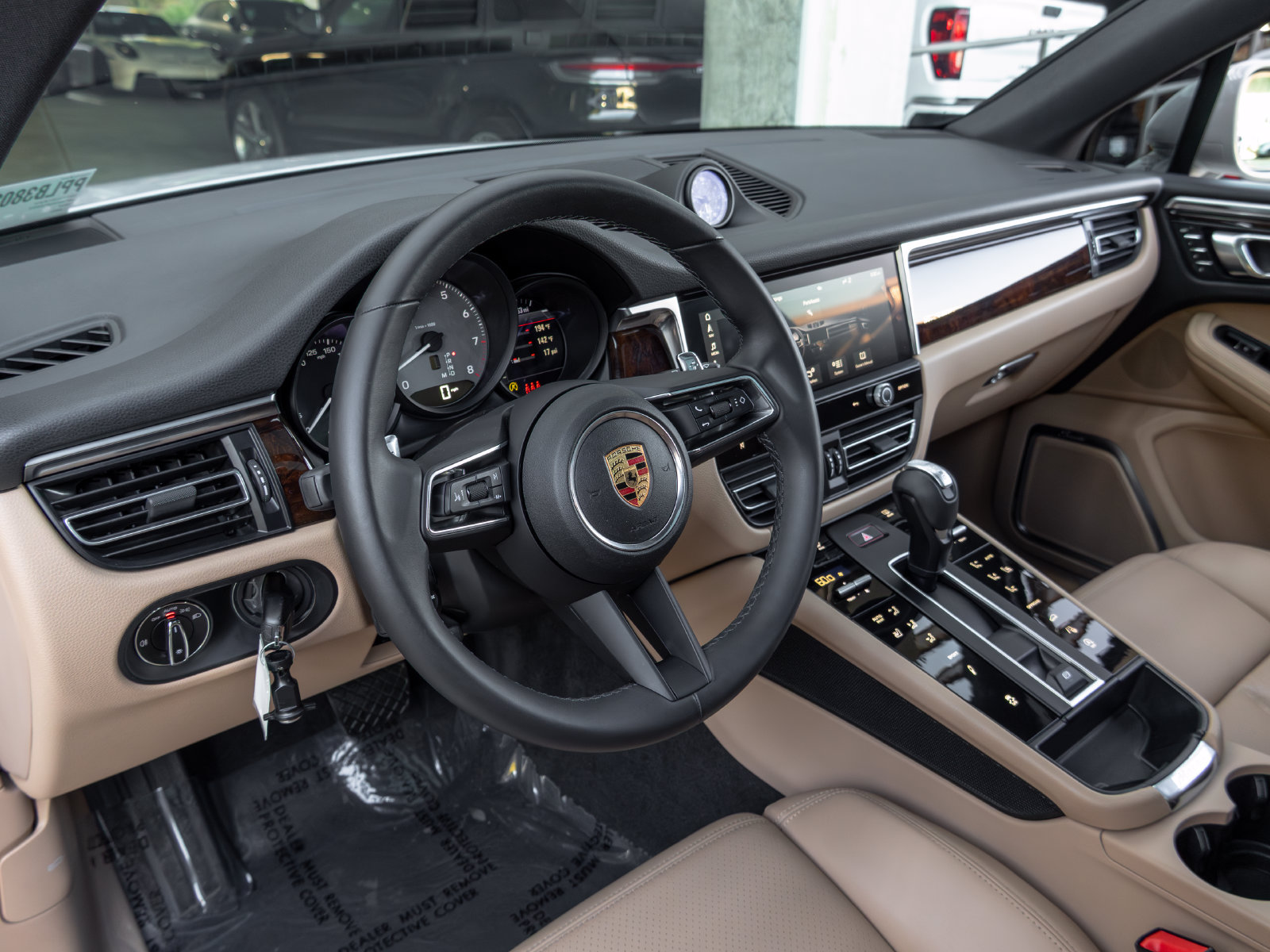 Certified 2023 Porsche Macan S AWD/4WD image 4