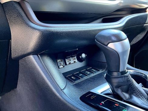 Used 2019 Toyota Highlander XLE w/ Carpet Mat Package (TMS) AWD/4WD image 35