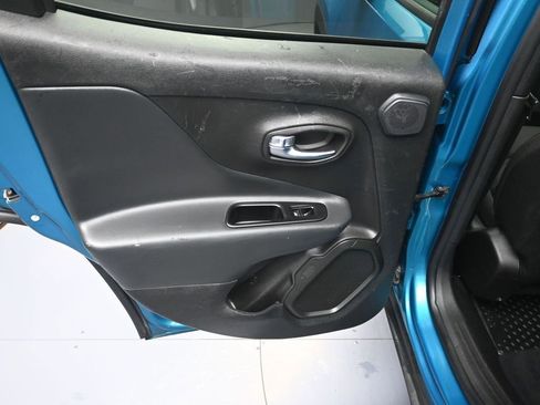 Used 2022 Jeep Renegade Latitude w/ Sun/Sound Group image 29