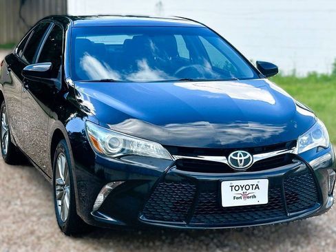 Used 2017 Toyota Camry SE FWD image 19