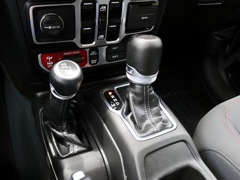 Used 2024 Jeep Gladiator Rubicon w/ Safety Group AWD/4WD image 23