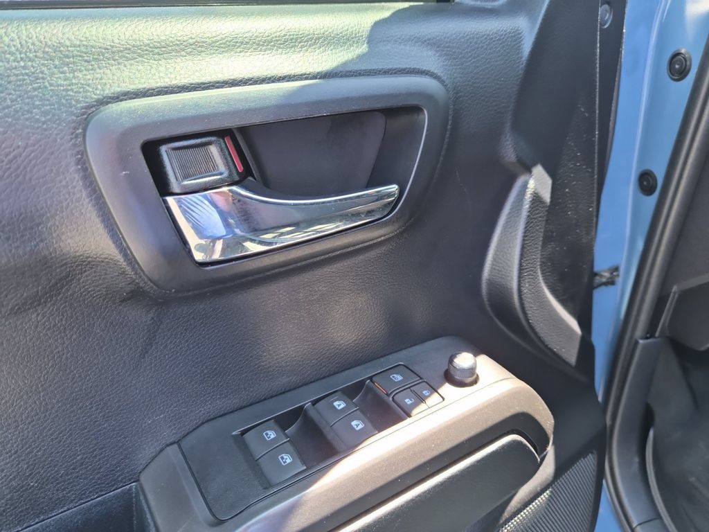 Used 2019 Toyota Tacoma TRD Sport w/ Technology Package RWD image 10