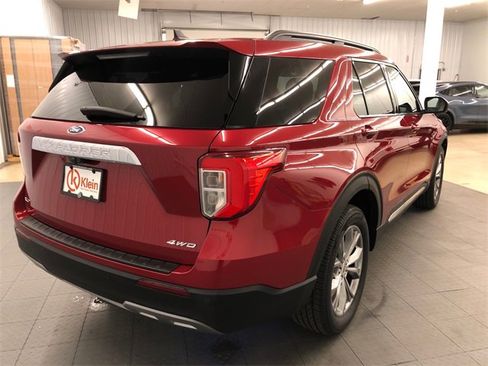 Used 2022 Ford Explorer XLT w/ Equipment Group 202A image 11