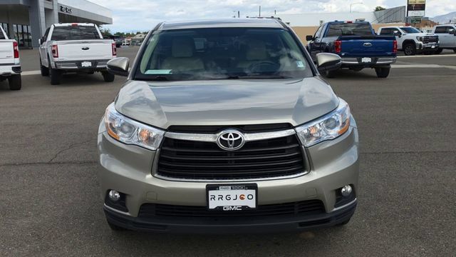 Used 2014 Toyota Highlander Plus AWD/4WD image 3