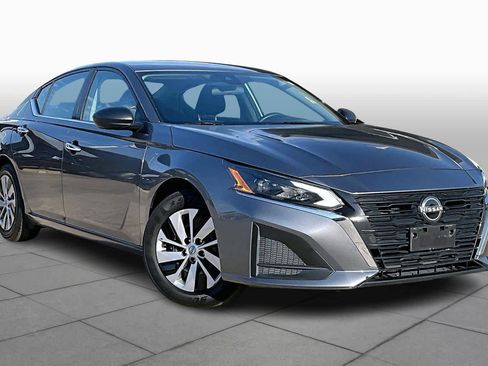 Used 2024 Nissan Altima 2.5 S image 3