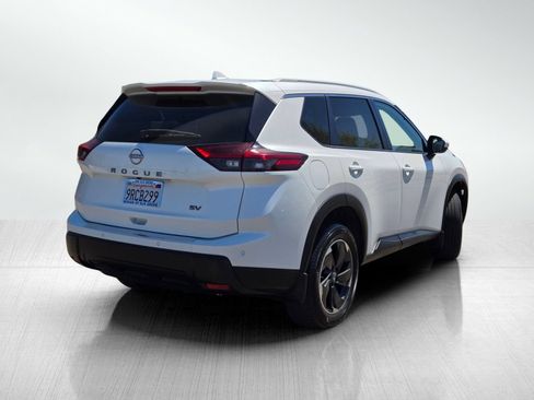 Used 2024 Nissan Rogue SV w/ SV Premium Package FWD image 4