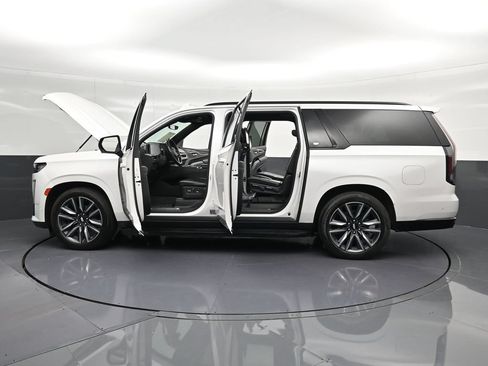 Used 2021 Cadillac Escalade ESV Sport w/ Driver Assist Tech Package RWD image 30