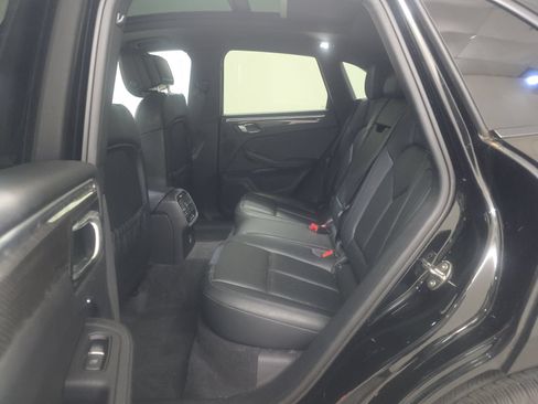 Used 2023 Porsche Macan AWD/4WD image 11