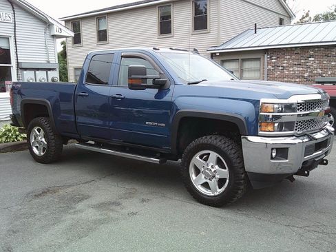 Used 2015 Chevrolet Silverado 2500 LT w/ LT Convenience Package AWD/4WD image 4