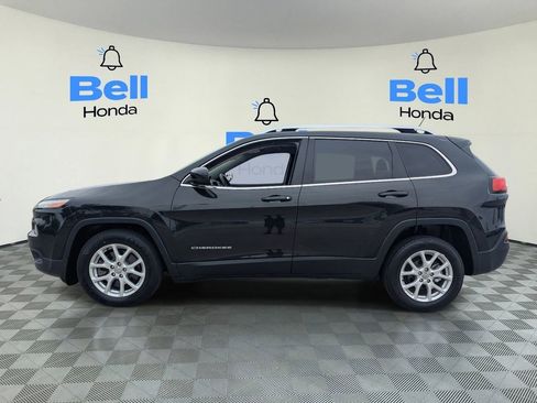 Used 2016 Jeep Cherokee Latitude FWD image 2