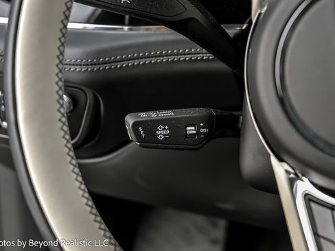 Used 2023 Bentley Bentayga Plug-In Hybrid image 42