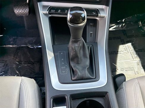 Used 2019 Audi Q3 2.0T Premium w/ Convenience Package AWD/4WD image 16