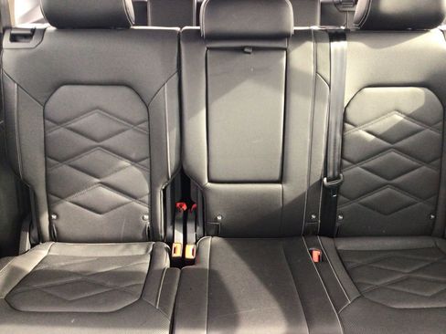 Used 2025 Volkswagen Atlas SE image 15