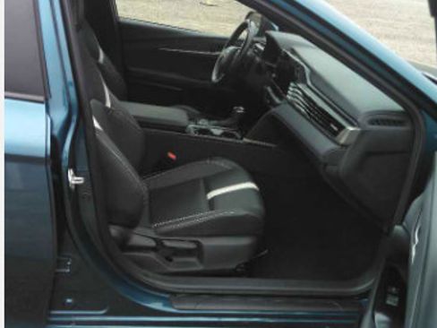 Used 2025 Toyota Camry SE FWD image 8