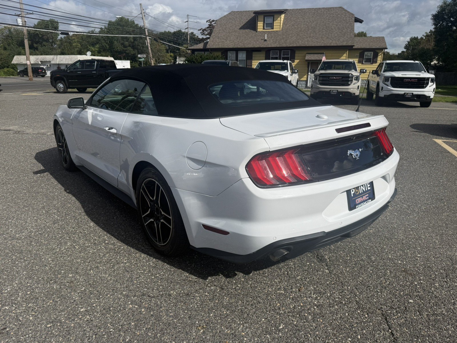 Used 2022 Ford Mustang Premium RWD image 5