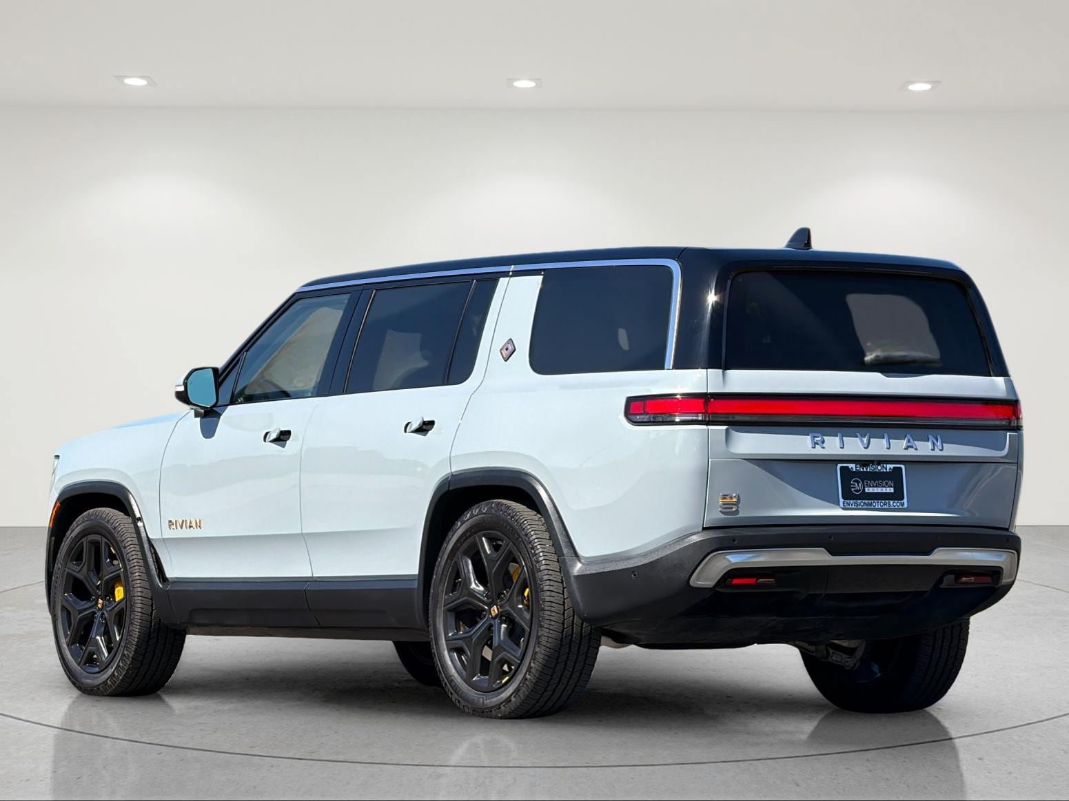 Used 2024 Rivian R1S Adventure Quad AWD/4WD image 3
