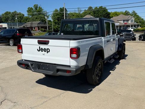 Used 2025 Jeep Gladiator Sport AWD/4WD image 6