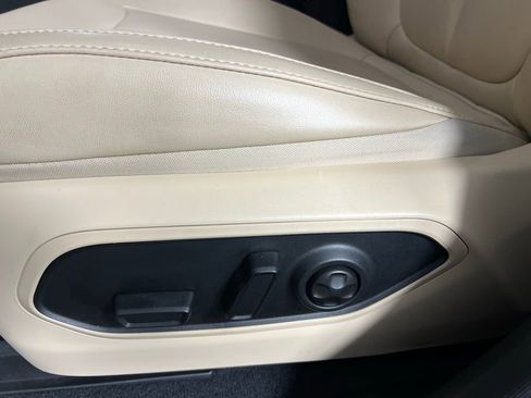 Used 2024 Jeep Grand Cherokee Limited w/ Black Appearance Package image 24