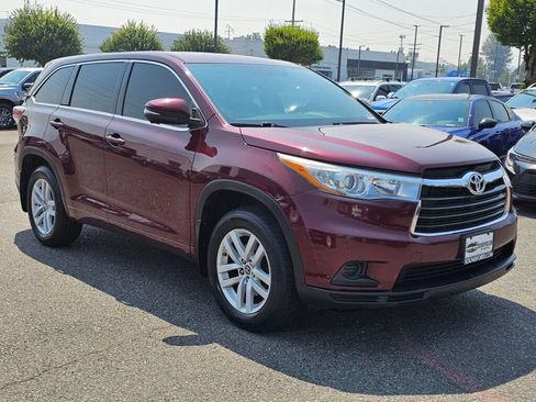 Used 2016 Toyota Highlander LE AWD/4WD image 3
