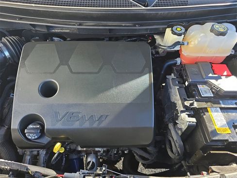 Used 2023 Chevrolet Traverse LT image 31