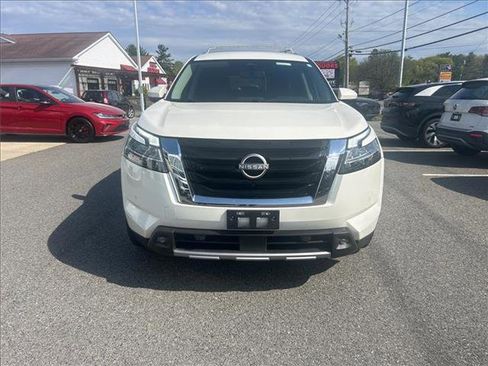 Used 2022 Nissan Pathfinder SL w/ SL Black Package AWD/4WD image 2