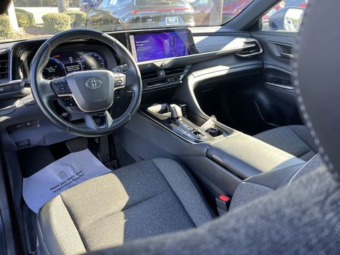 Used 2024 Toyota Crown XLE image 30
