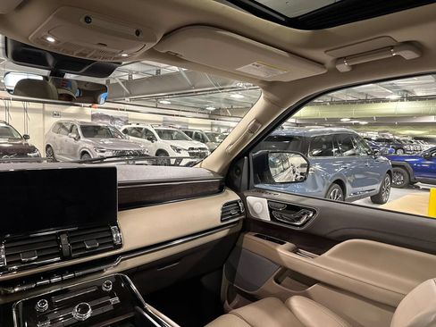 Used 2023 Lincoln Navigator Reserve AWD/4WD image 24
