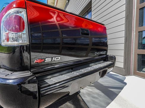 Used 1997 Chevrolet S10 Pickup LS w/ Preferred Equipment Group RWD image 36