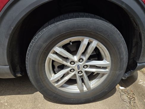 Used 2023 Ford Explorer XLT RWD image 9