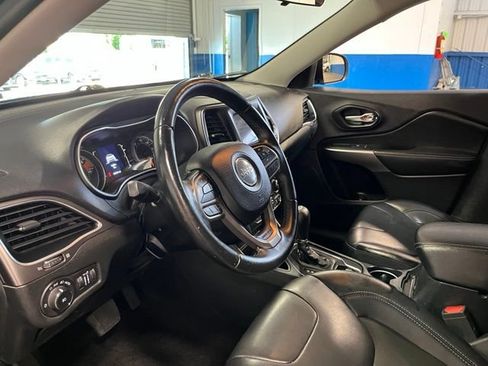 Used 2019 Jeep Cherokee Latitude Plus FWD image 22