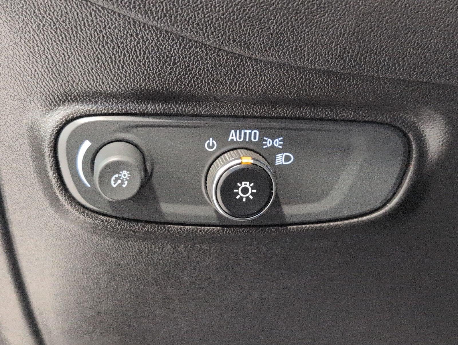 Used 2022 Chevrolet Equinox RS w/ RS Leather Package AWD/4WD image 10