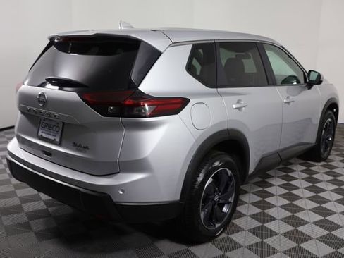 Used 2024 Nissan Rogue SV image 8