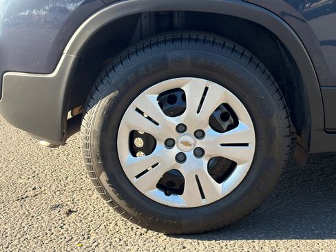 Used 2019 Chevrolet Trax LS w/ LPO, Cargo Package image 10