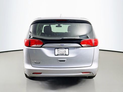 Used 2020 Chrysler Voyager LX image 6