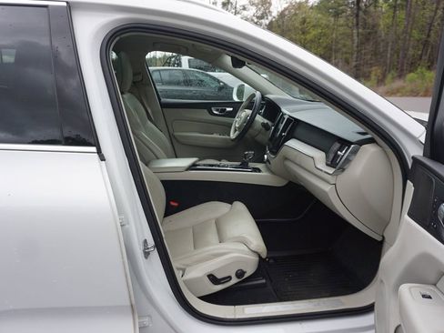 Used 2021 Volvo XC60 T5 Inscription w/ Protection Package Premier image 15
