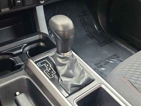 Used 2022 Toyota Tacoma SR5 AWD/4WD image 25
