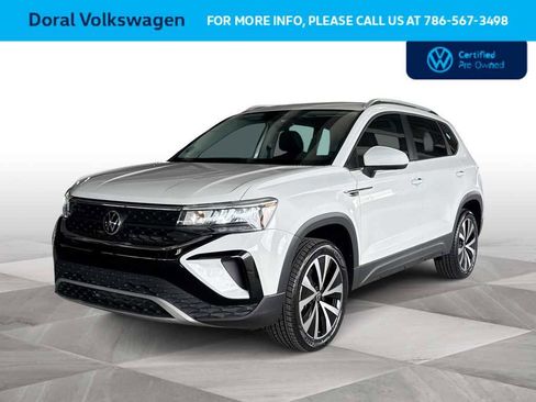 Certified 2022 Volkswagen Taos SE w/ IQ.Drive SE Package image 4
