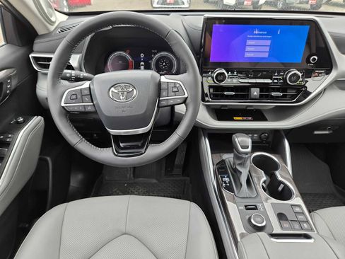 Certified 2025 Toyota Highlander Platinum AWD/4WD image 20