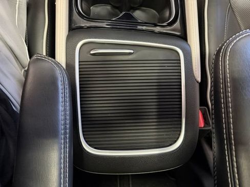 Used 2024 Chrysler Pacifica Limited FWD image 41