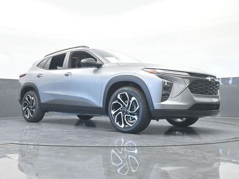 Used 2024 Chevrolet Trax RS w/ Sunroof Package image 65