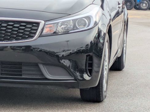 Used 2017 Kia Forte LX image 11