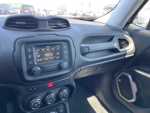 Used 2017 Jeep Renegade Latitude w/ Cold Weather Group AWD/4WD image 14