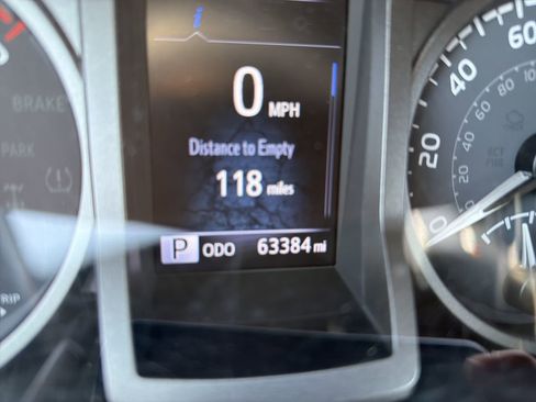 Used 2021 Toyota Tacoma TRD Off-Road w/ Technology Package image 17