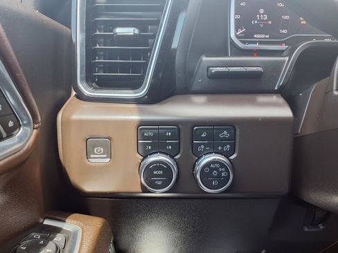 Used 2024 GMC Sierra 3500 Denali w/ Technology Package AWD/4WD image 27