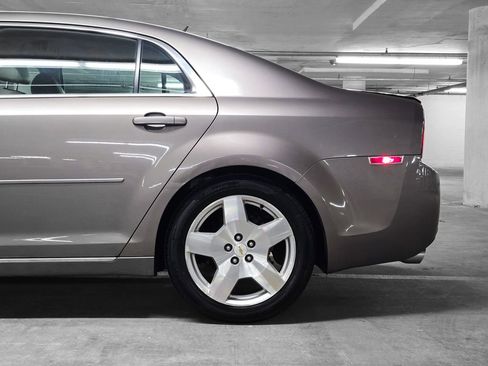 Used 2010 Chevrolet Malibu LT w/ HFV6 Engine Package image 16