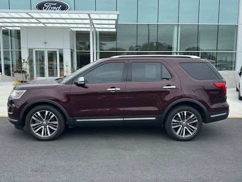 Used 2018 Ford Explorer Platinum AWD/4WD image 8