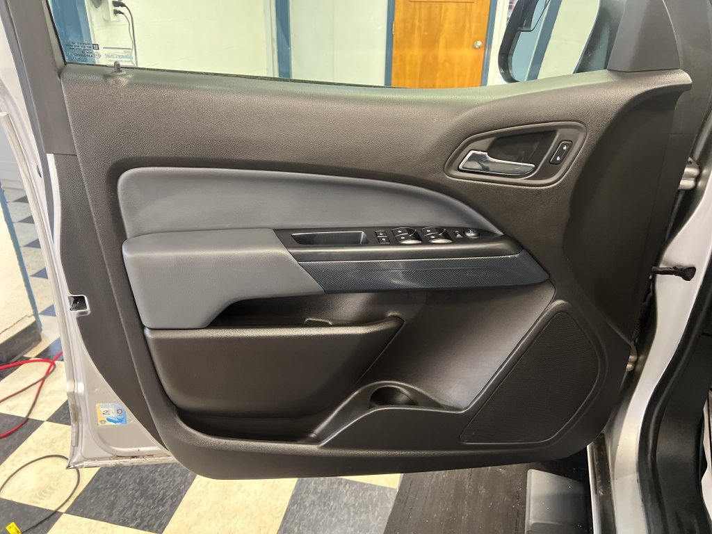 Used 2015 Chevrolet Colorado Z71 w/ LPO, Gearon Divider Package AWD/4WD image 39