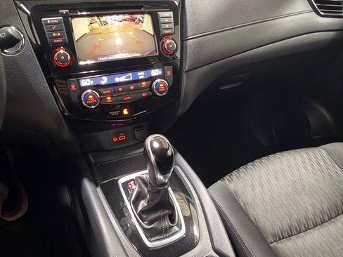 Used 2018 Nissan Rogue SV AWD/4WD image 13